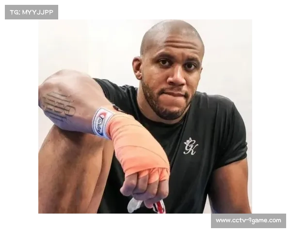 UFC强化比赛服审核,避免短裤脱落事故再现 UFC强化比赛服审核,避免短裤脱落事故再现